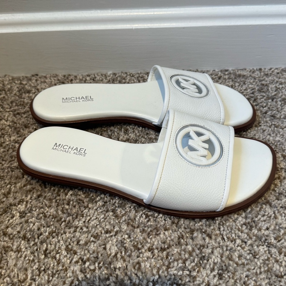 Michael Kors Deanna Cutout Leather Slide Sandal - Picture 3 of 6